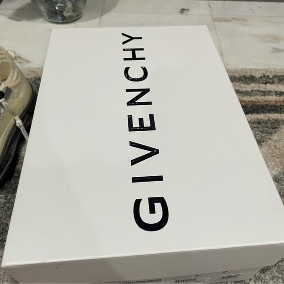 Givenchy Spectre Sneakers - Picture 10 of 13